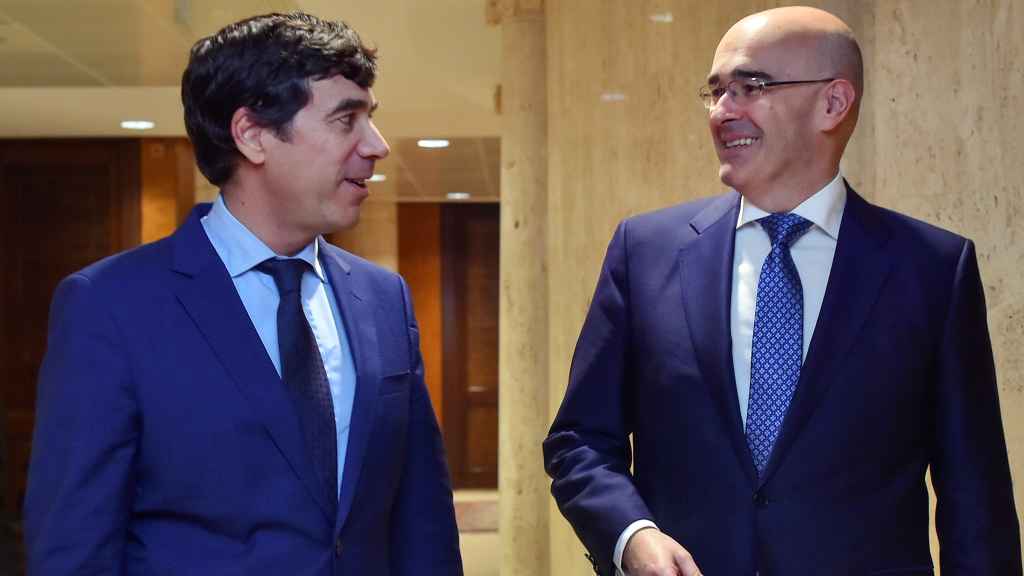 Antón Arriola junto al consejero delegado de Kutxabank, Eduardo Ruiz de Gordejuela / CV