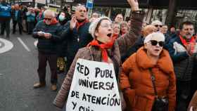 Varias personas se manifiestan para denunciar la situacin de Osakidetza en Euskadi / Europa Press