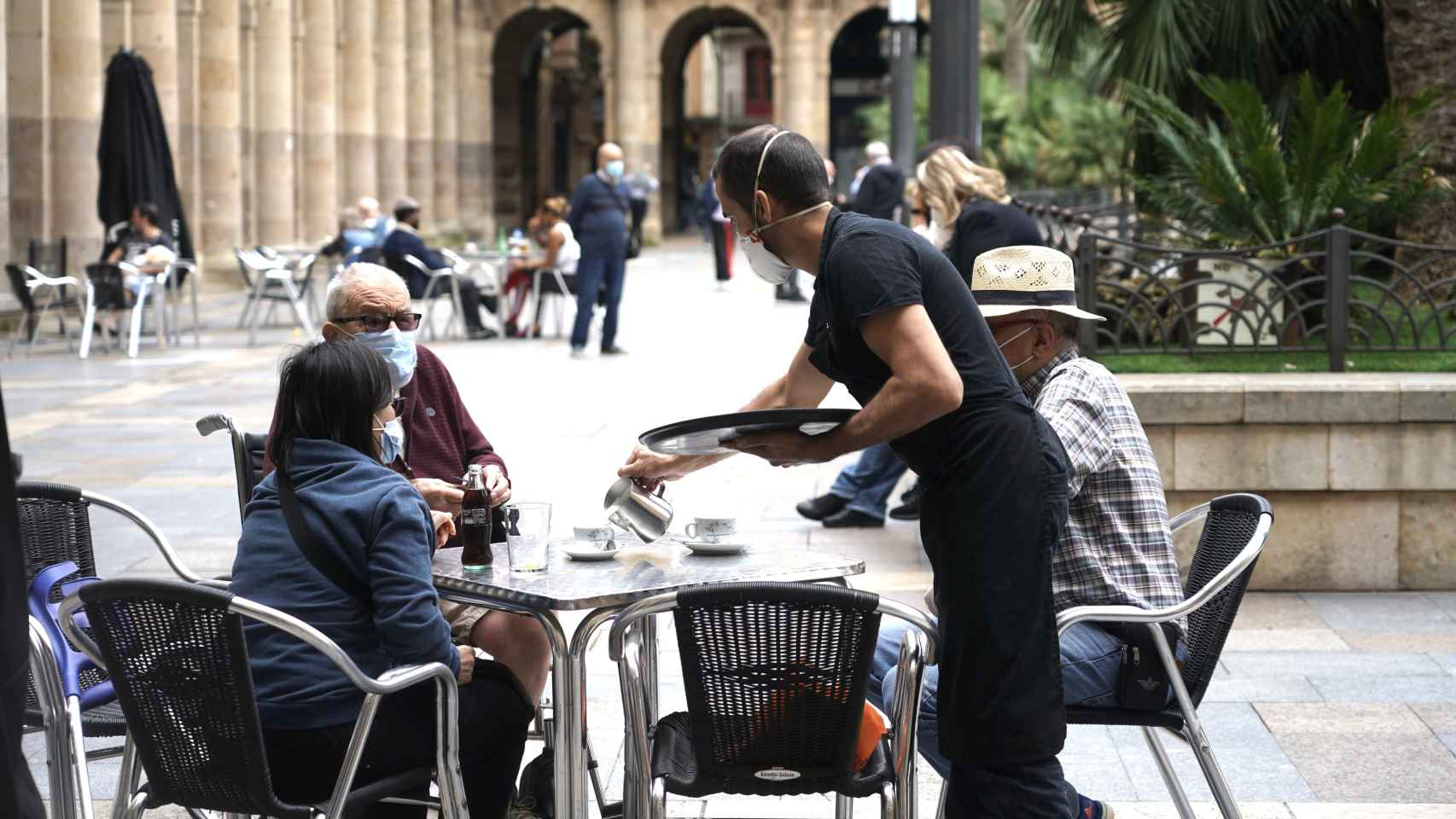 Clientes de un local de hostelera en Bilbao. / EP