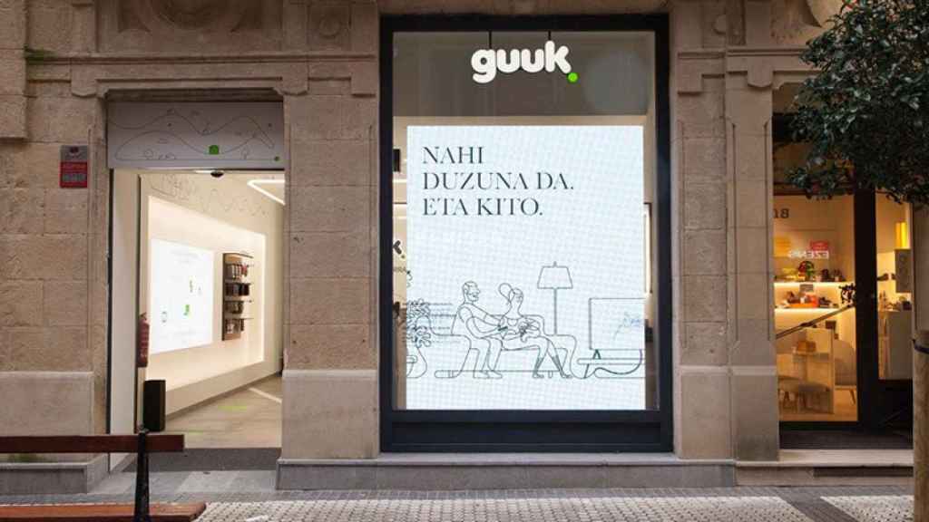 Tienda de Guuk, el operador de telefona impulsado por Dominion / Guuk