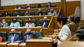 Maddalen Iriarte, de EH Bildu, durante un pleno en el Parlamento vasco. /EUROPA PRESS