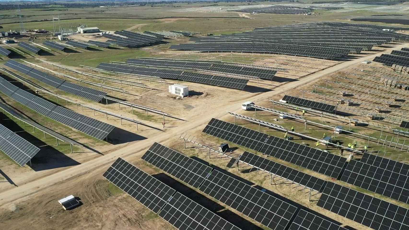 Planta fotovoltaica en construccin de GES. / GES