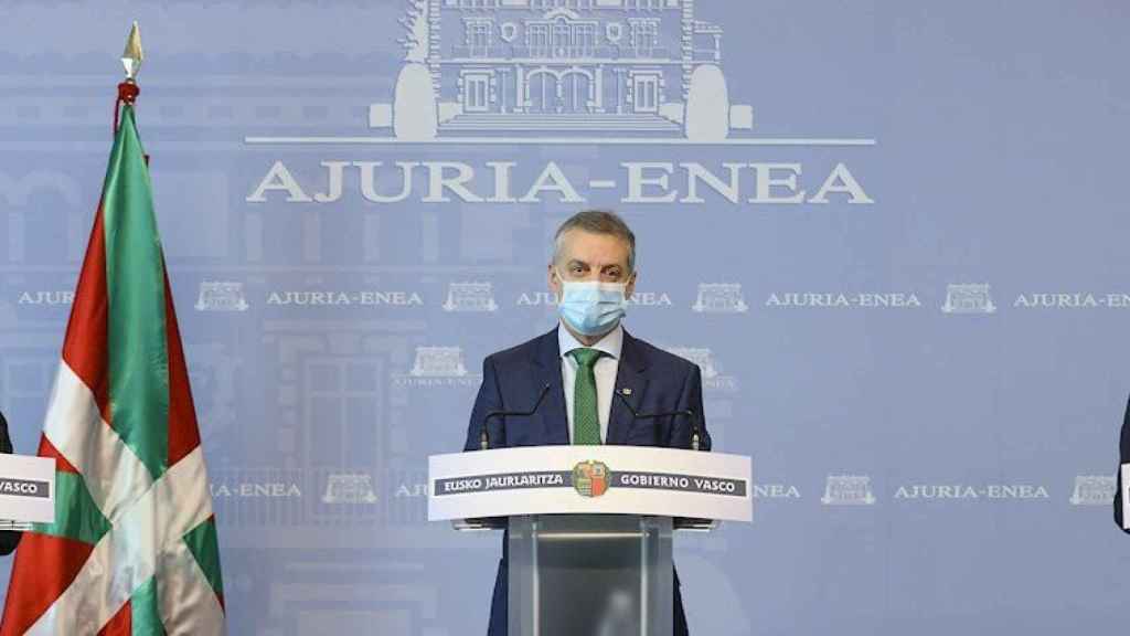 El lehendakari Iigo Urkullu, junto a la consejera de Salud, Gotzone Sagardui, en una imagen de archivo. EFE