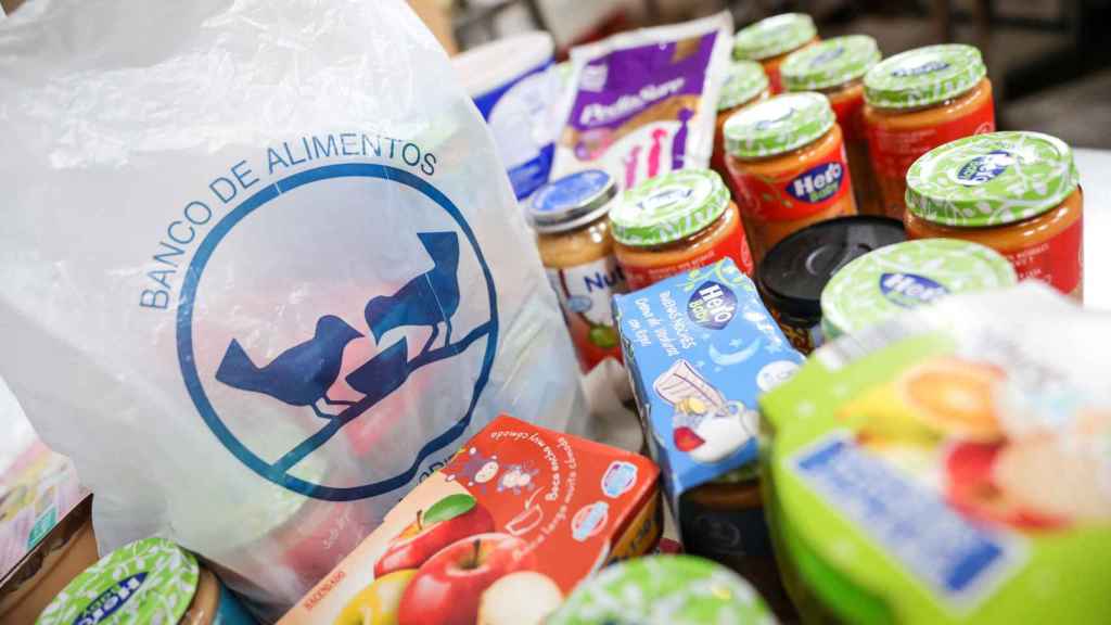 Bolsas de comida procedente de la recogida de alimentos en un almacén del Banco de Alimentos.
