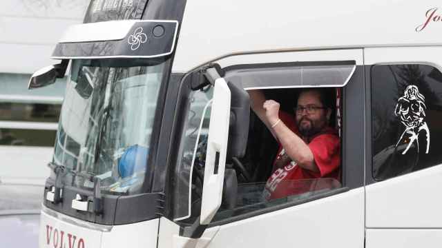 Un transportista durante una huelga del transporte / EFE
