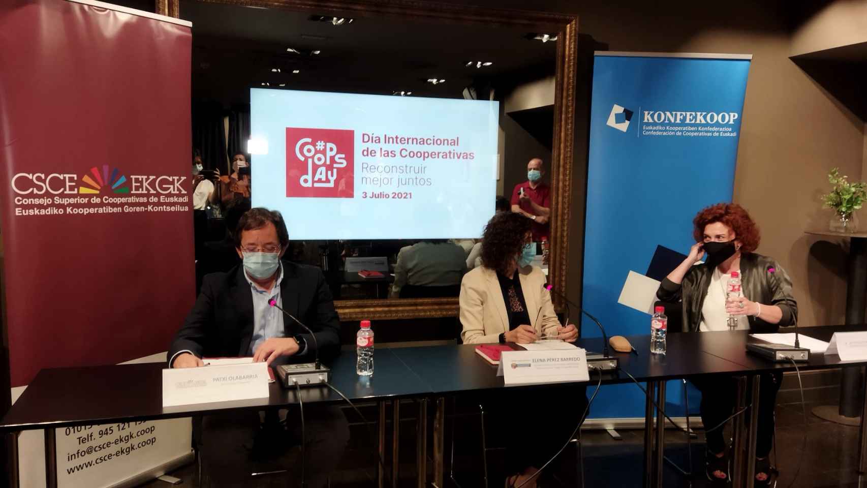 El presidente de CSCE-EKGK junto a la viceconsejera de Trabajo y Seguridad Social de Gobierno vasco y la presidenta de Konfekoop Rosa Lavn. /CV