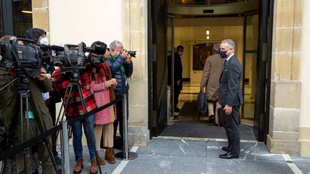 El lehendakari, Iigo Urkullu, a su llegada al Parlamento Vasco en Vitoria. / EFE