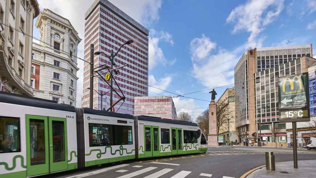 El rascacielos del BBVA en el centro de Bilbao, reconvertido en Torre Bizkaia. / Bilbao Ekintza