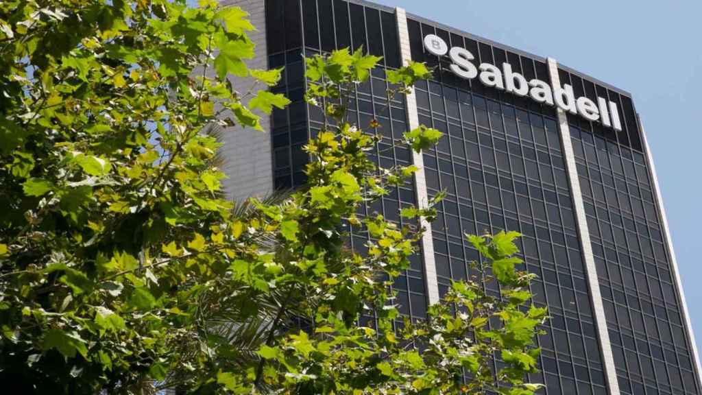 Edificio de Banco Sabadell en la Avenida Diagonal de Barcelona. / BANCO SABADELL