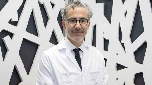 El doctor Nicols Samprn, neurocirujano de Policlnica Gipuzkoa, habla de la neuralgia del trigmino / QUIRNSALUD