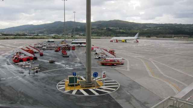 Avin en el aeropuerto de Loiu (Bizkaia). / EP