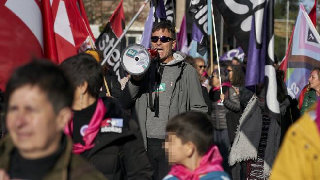 Un manifestante de ELA durante la manifestación en la segunda huelga educativa contra la nueva Ley de Educación / L. Rico (EFE)