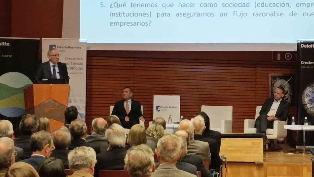 El presidente del Crculo de Empresarios y fundador de Solarpack, Jos Galndez, interviene en el foro organizado por Deusto Business School CV