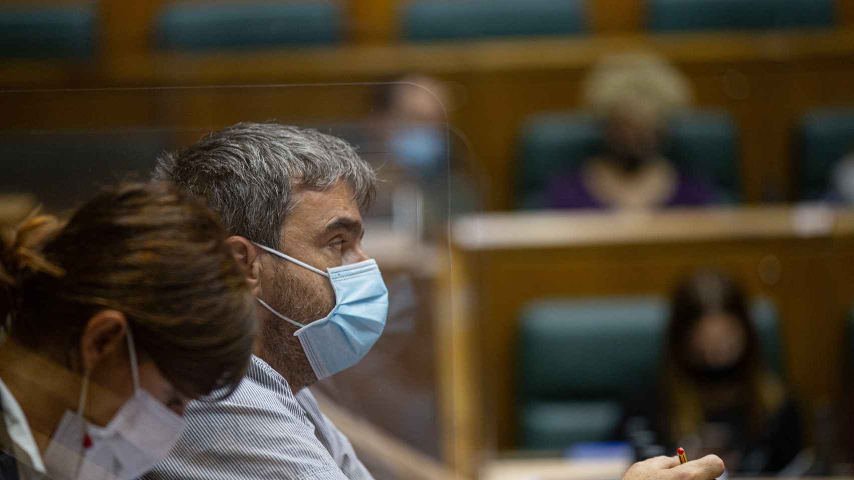 El diputado de EH Bildu Mikel Otero, durante un pleno en el Parlamento vasco. / EP