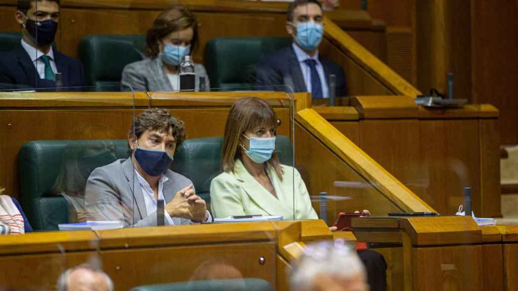 La vicelehendakari y secretaria general del PSE EE, Idoia Mendia, en el Parlamento Vasco.