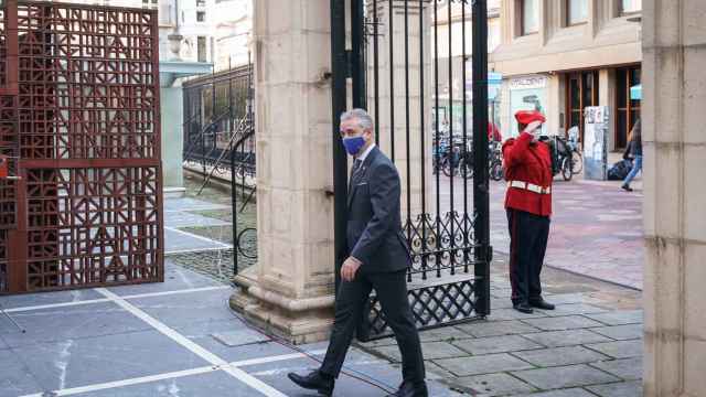 El lehendakari Urkullu accede al Parlamento vasco./ EP