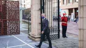 El lehendakari Urkullu accede al Parlamento vasco./ EP