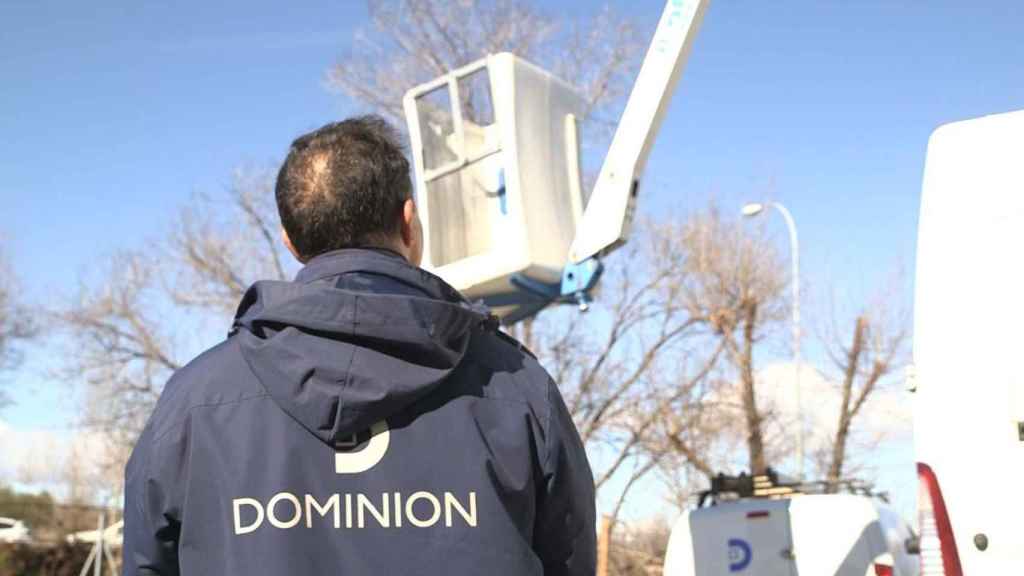 Trabajador de Dominion. / Dominion