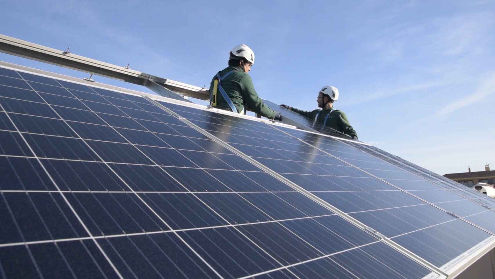 Instalacion placas solares fomento autoconsumo energetico. / EP