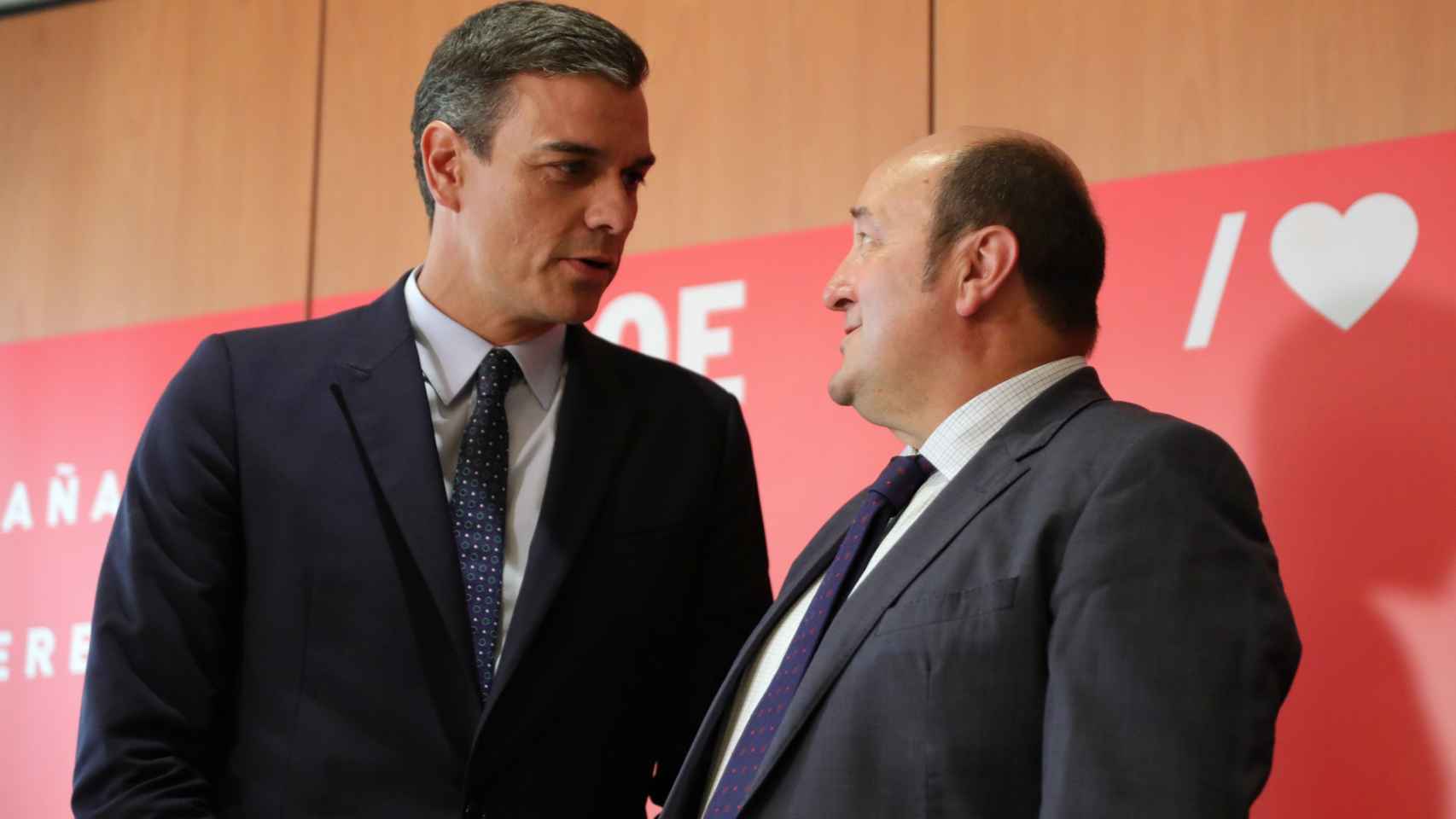 El presidente del Gobierno, Pedro Snchez, junto a Andoni Ortuzar en una imagen de archivo. JESS HELLN