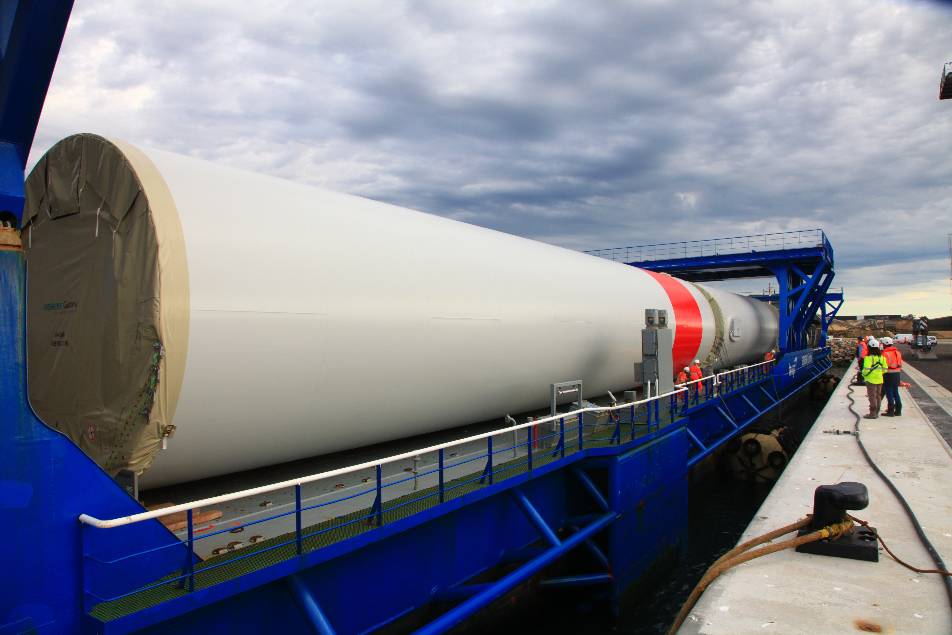 Imagen de parte de las estructuras que ensambla Haizea Wind en Francia para Iberdrola / CV