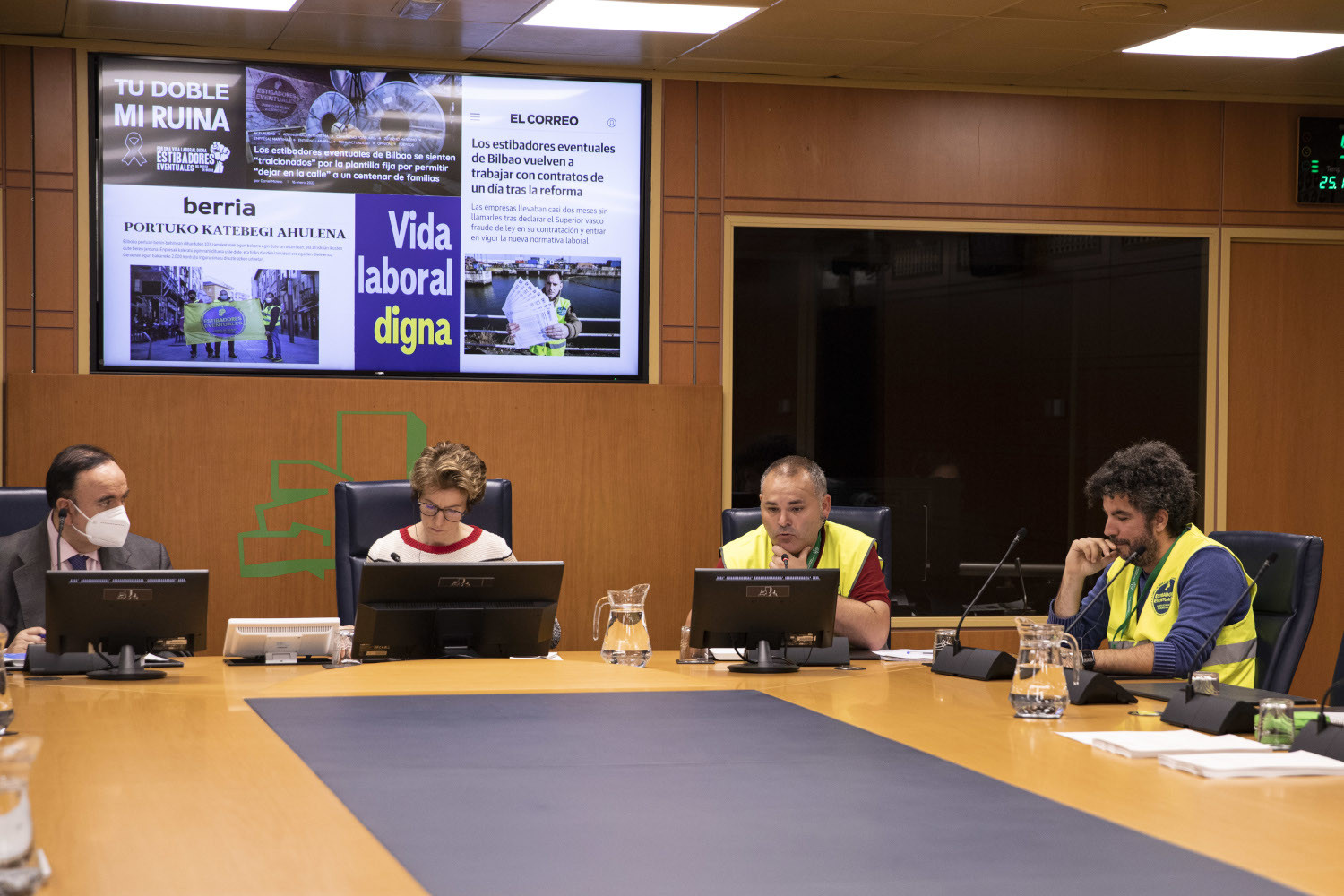 Trabajadores eventuales del puerto de Bilbao, en el Parlamento vasco / Parlamento vasco