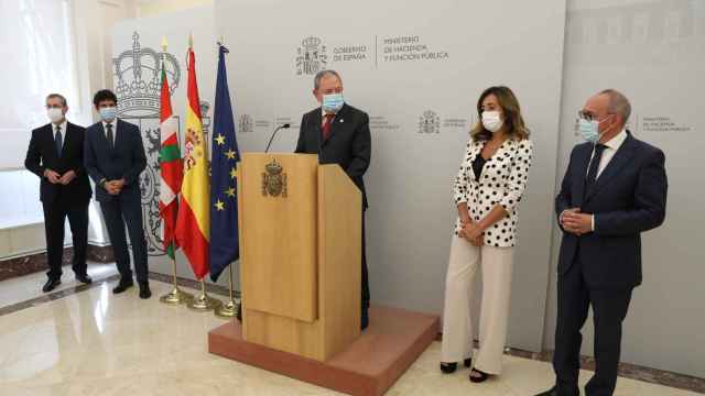 El consejero de Economa y Hacienda del Gobierno vasco, Pedro Azpiazu, tras la ltima reunin de la Comisin Mixta de Concierto. / EP