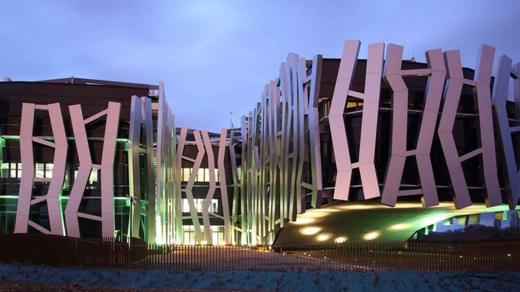 Antigua sede de Caja Vital en Vitoria-Gasteiz y actual Edificio Salburua. /Ayto. VITORIA