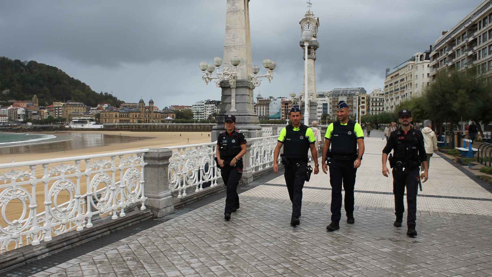 Agentes de la Ertzainza en Donostia. / EP