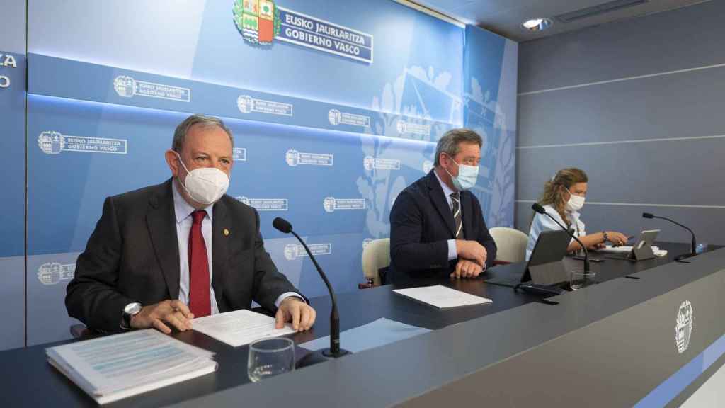 El consejero de Economa y Hacienda del Gobierno Vasco, Pedro Azpiazu, en una rueda de prensa tras el Consejo de Gobierno. / Irekia