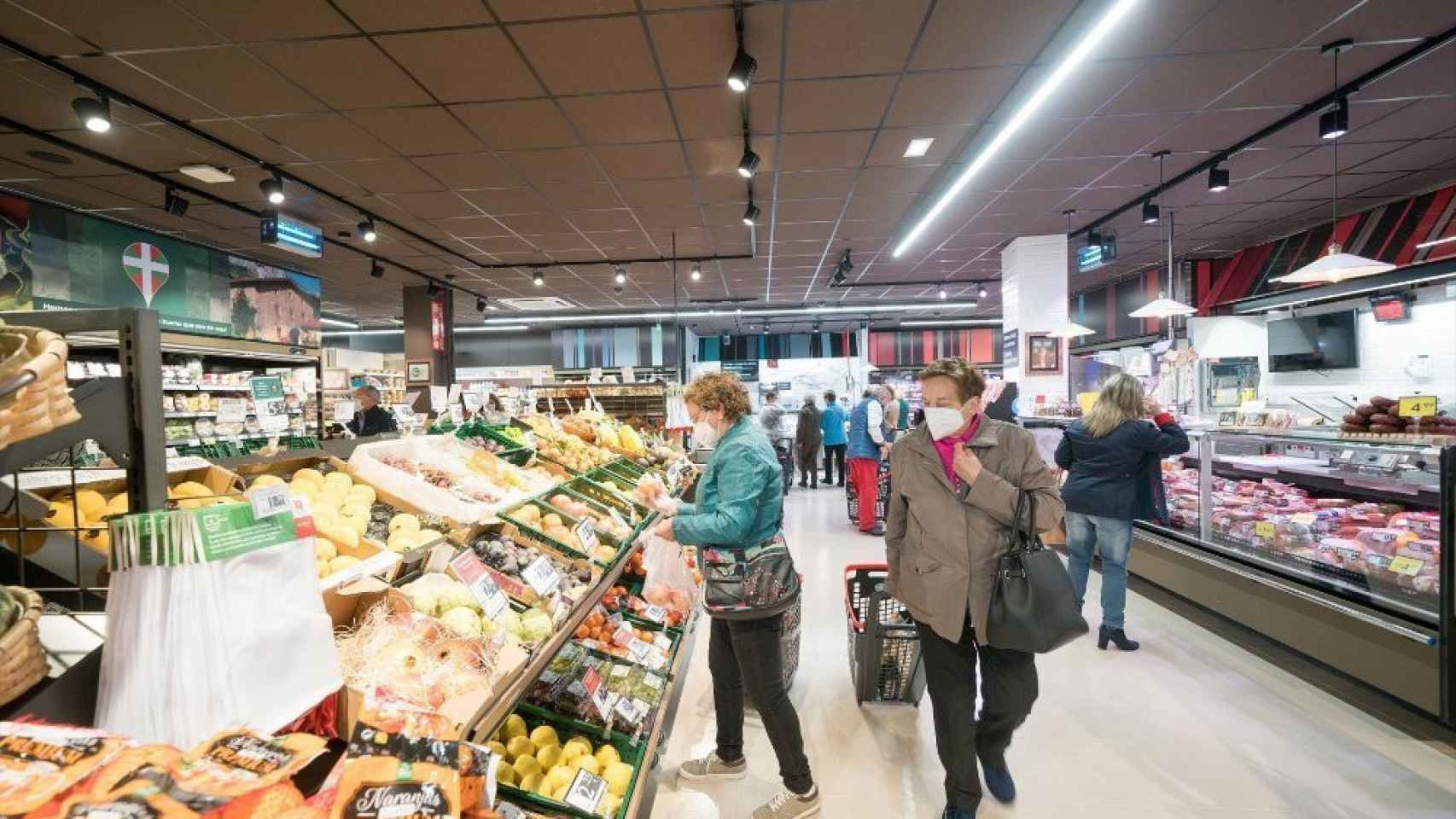 Interior de un supermercado Eroski. / EP