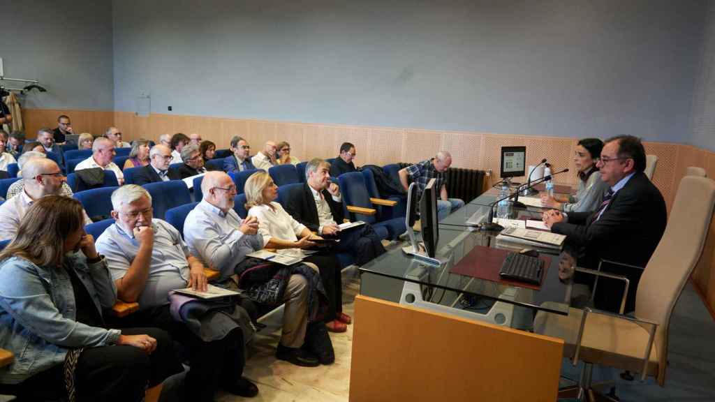 El secretario general de Instituciones Penitenciarias, ngel Luis Ortiz, y la abogada Marta Buesa en el seminario de la Fundacin. / EFE