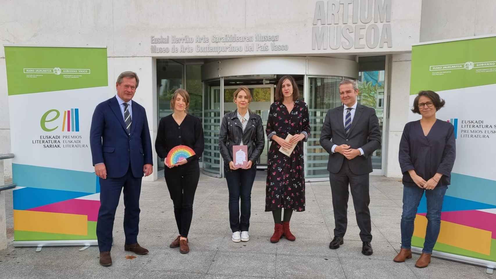 Uxue Apaolaza, Leire Bilbao y Maite Mutuberria recibirn los tres primeros premios Euskadi de Literatura de este ao. / Irekia