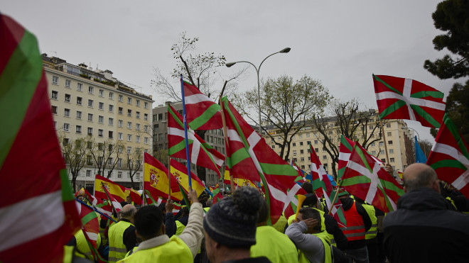 La manifestación de este viernes en Madrid ha contado con la presencia de transportistas vascos / Europa Press