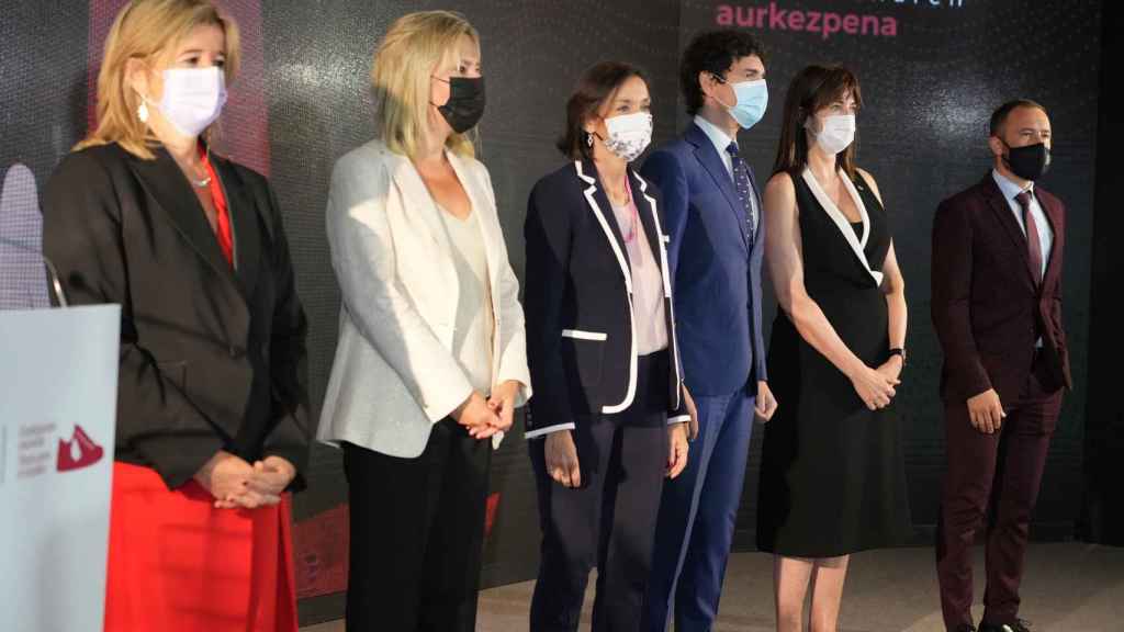 Ana Otadui, Teresa Laespada, Reyes Maroto, Unai Rementeria, Idoia Mendia y Denis Itxaso. /EP