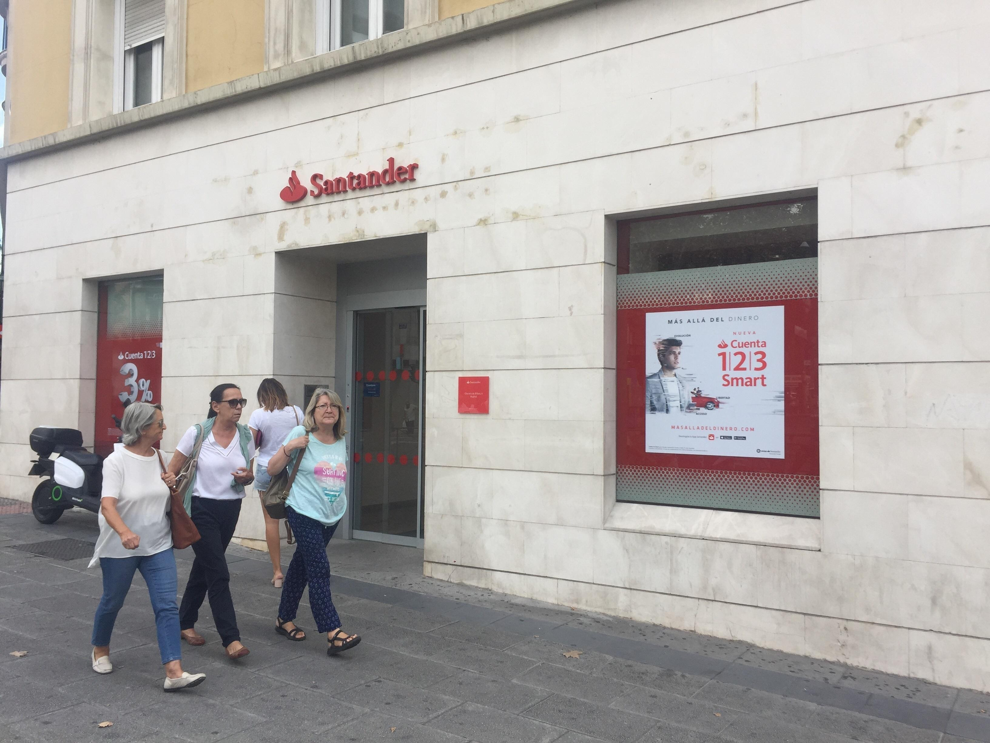Una oficina bancaria de Santander / EP