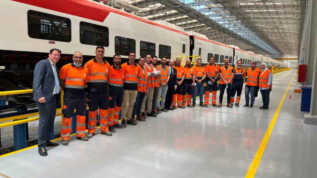 Trabajadores de Talgo en las instalaciones del fabricante en Egipto / Talgo