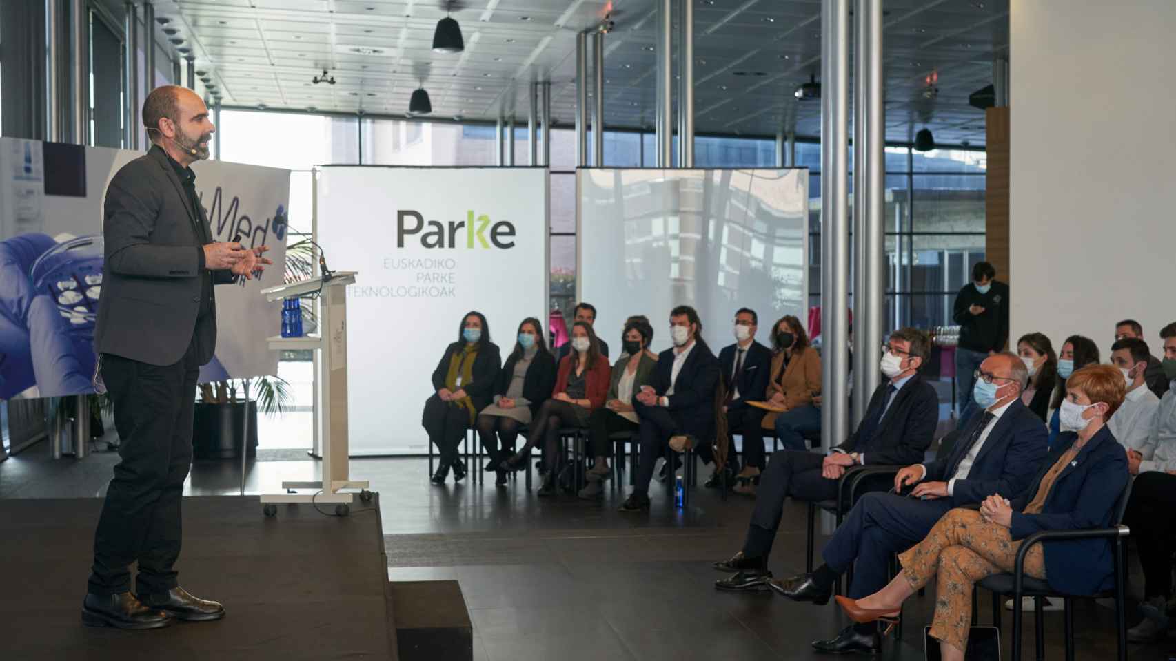 El director de I+Med, Manu Muoz, durante la presentacin del Instituo Biomdico de Nanohidrogeles Inteligentes / L. Rico (EFE)