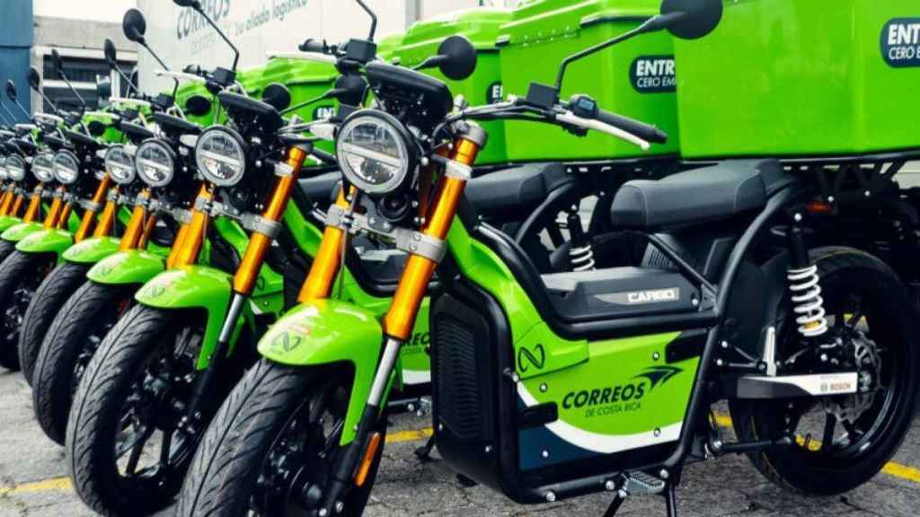 Motocicletas elctricas suministradas por Nuuk para el operador postal de Costa Rica.