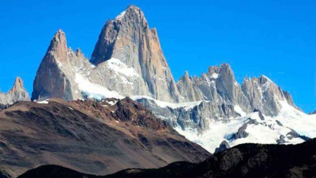 El pico Fitz Roy, en La Patagonia, donde han desaparecido dos montaeros vascos. | E.P`.