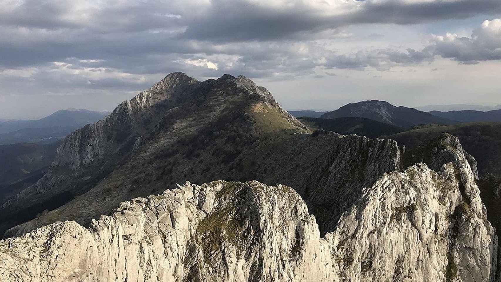 Cordal del Anboto, uno de los lugares mitolgicos de Euskadi / Txo EN CREATIVE COMMONS