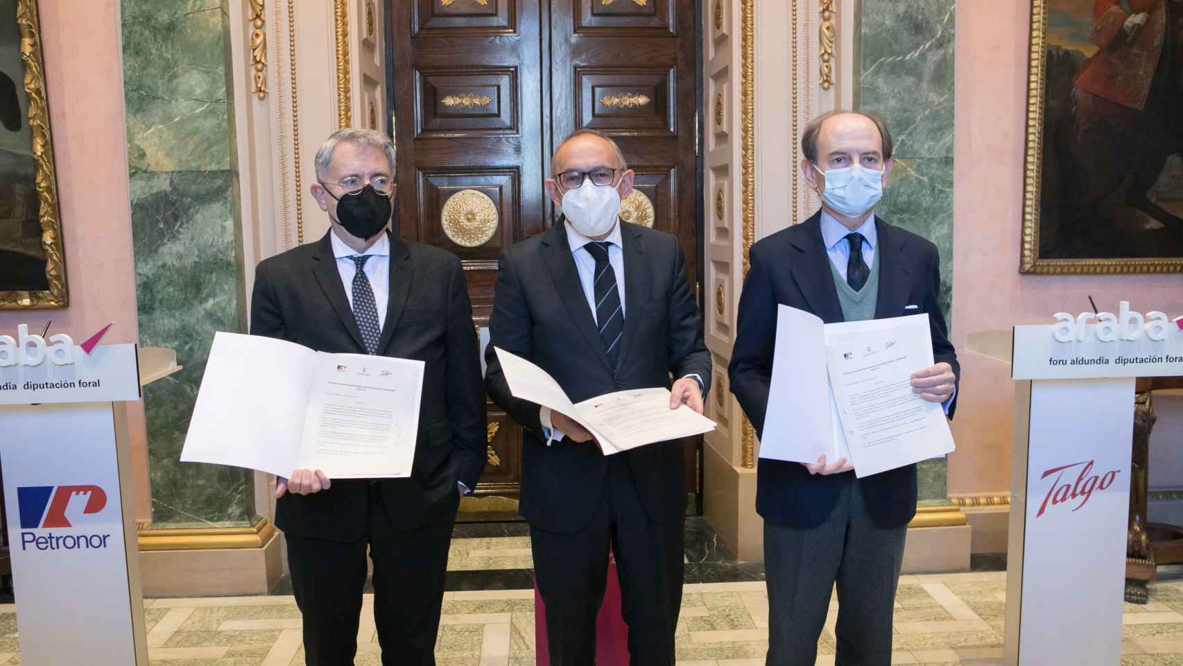 Presidente de Petronor, Emiliano Lpez Atxurra, Diputado General de lava, Ramiro Gonzlez, y Presidente de Talgo, Carlos Palacio Oriol.