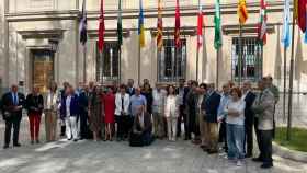 Los representantes polticos vascos en la puerta del Senado. / Parlamento vasco