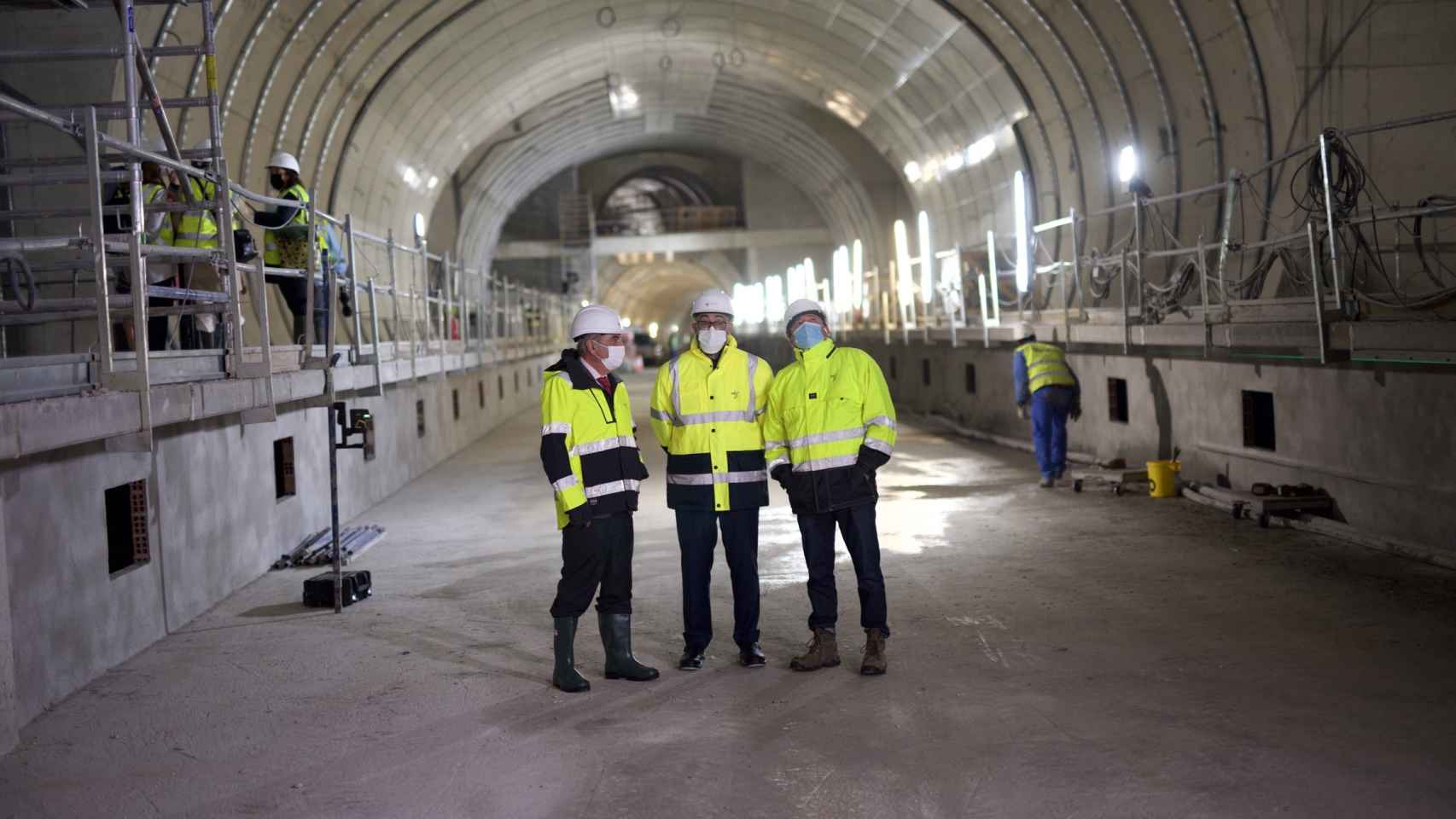 El consejero Arriola durante una visita a las obras del Topo en San Sebastin