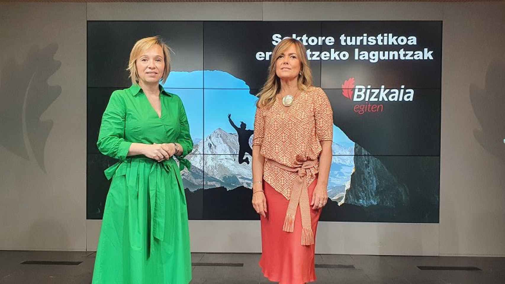 La diputada vizcana de Promocin Econmica, Ainara Basurko, junto a Cristina Mgica / Europa Press