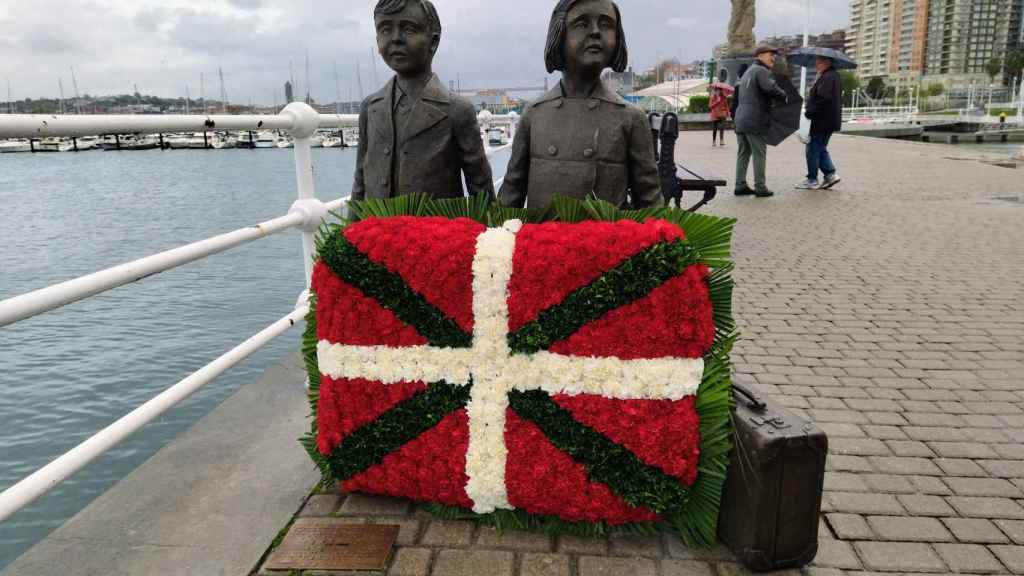 Monumento dedicado los nios y nias exiliados en la guerra civil en Santurtzi / Crnica Vasca