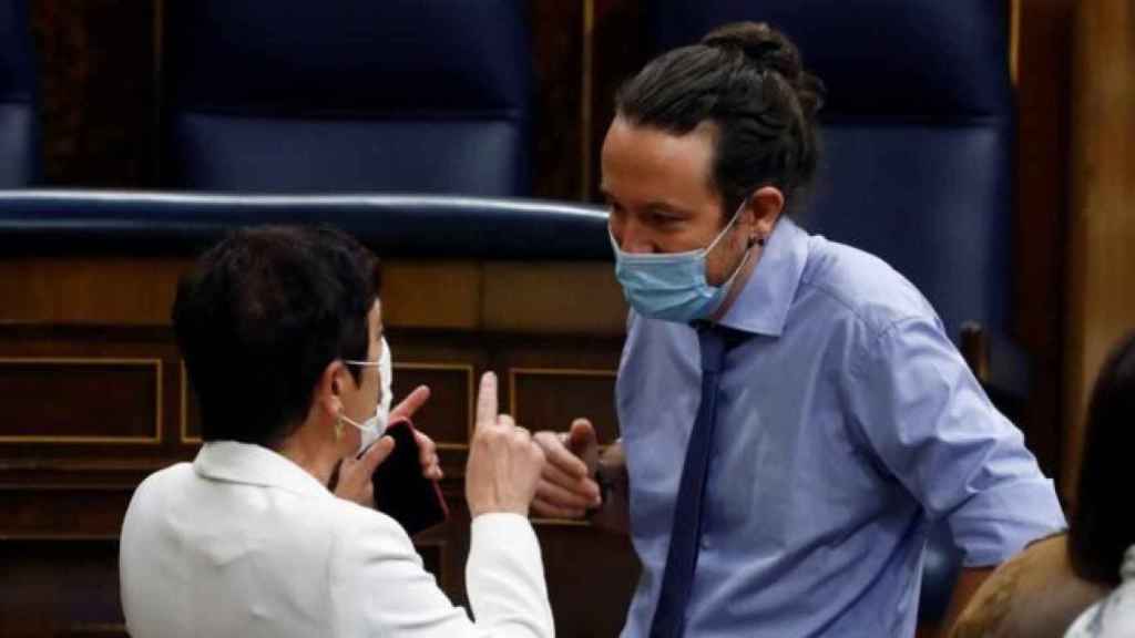 Pablo Iglesias junto a la portavoz de EH Bildu en el Congreso, Mertxe Aizpurua. EP