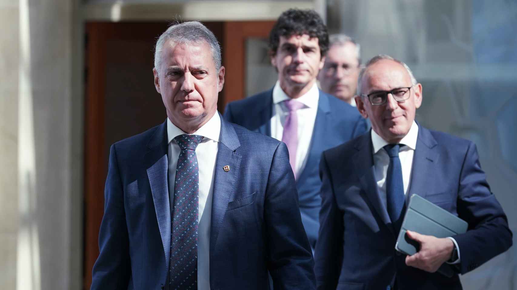 El lehendakari Iigo Urkullu junto a los tres diputados generales / EP