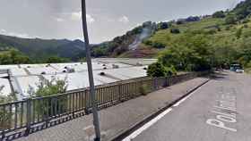 Vistas del tejado de un pabelln en el polgono de Acitain, Eibar / GOOGLE STREET VIEW