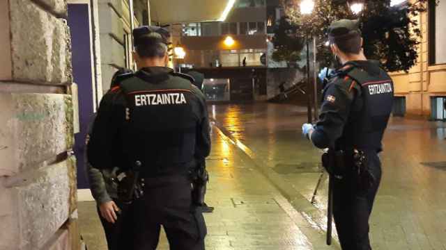 Agentes de la Ertzaintza en Bilbao./Euskadi.eus